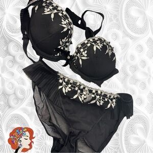 Simone Perele Black Bra with Cream Floral Embroidery Set